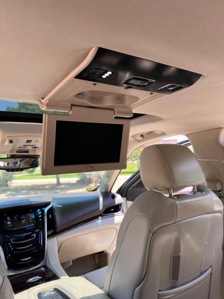 Cadillac Escalade ESV Luxury 4WD 2016