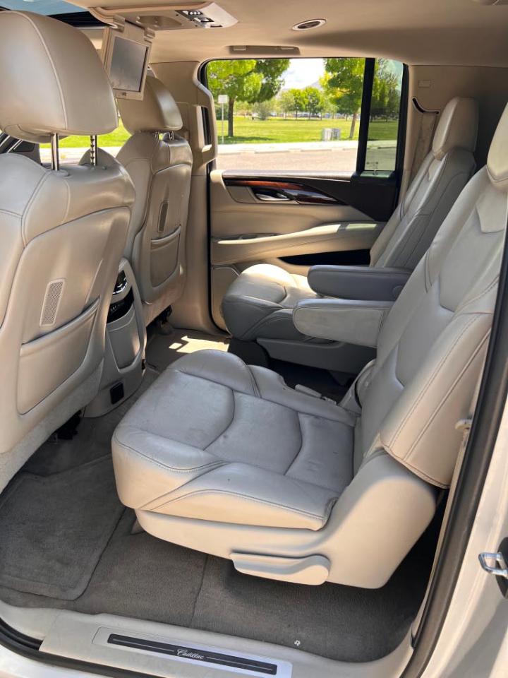 Cadillac Escalade ESV Luxury 4WD 2016