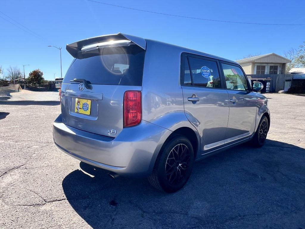 Scion xB 5-Door Wagon 5-Spd MT 2010