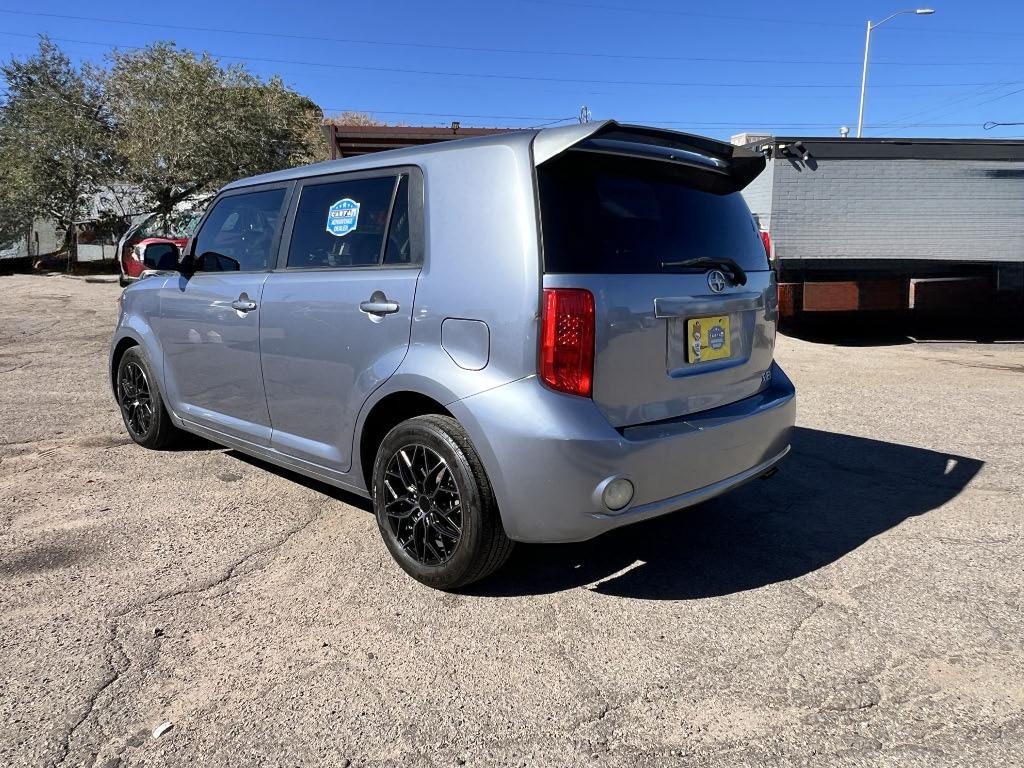 Scion xB 5-Door Wagon 5-Spd MT 2010
