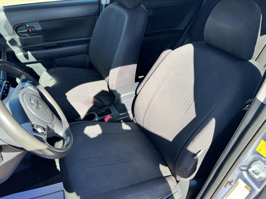 Scion xB 5-Door Wagon 5-Spd MT 2010