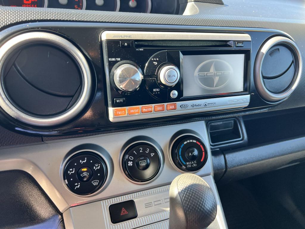 Scion xB 5-Door Wagon 5-Spd MT 2010
