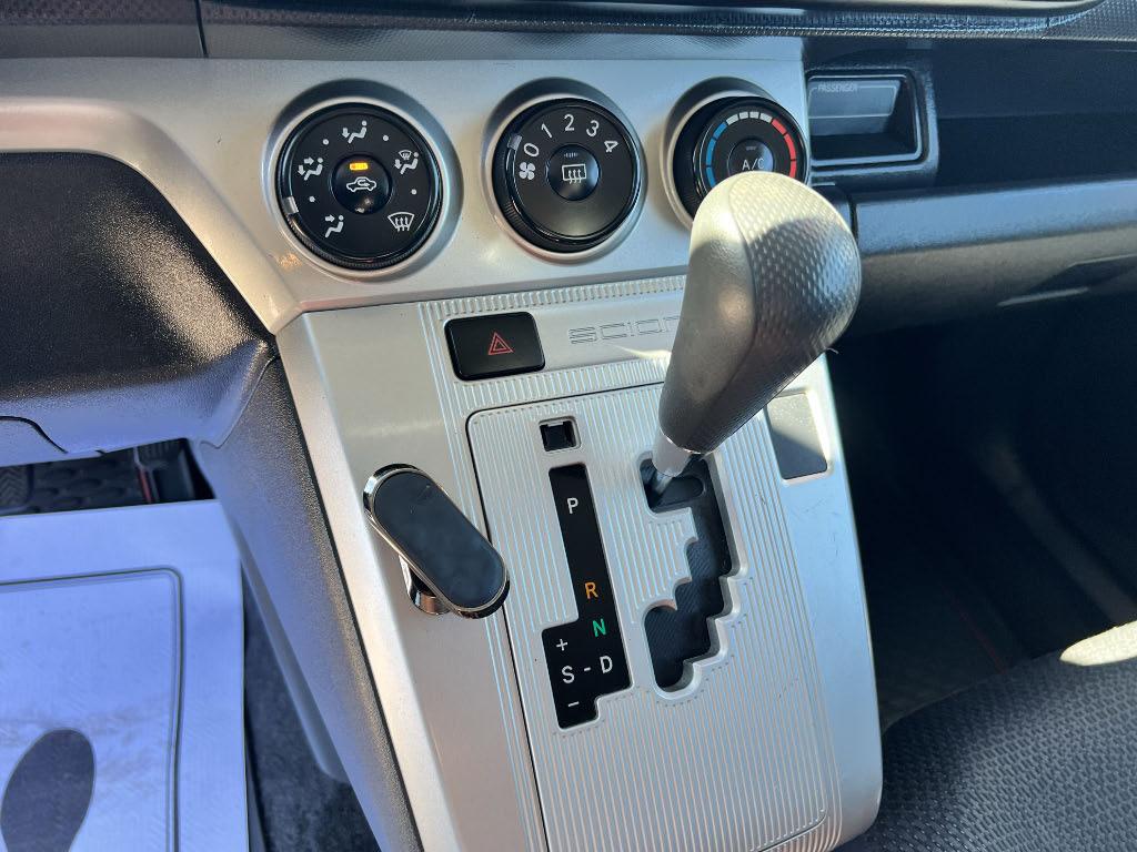 Scion xB 5-Door Wagon 5-Spd MT 2010