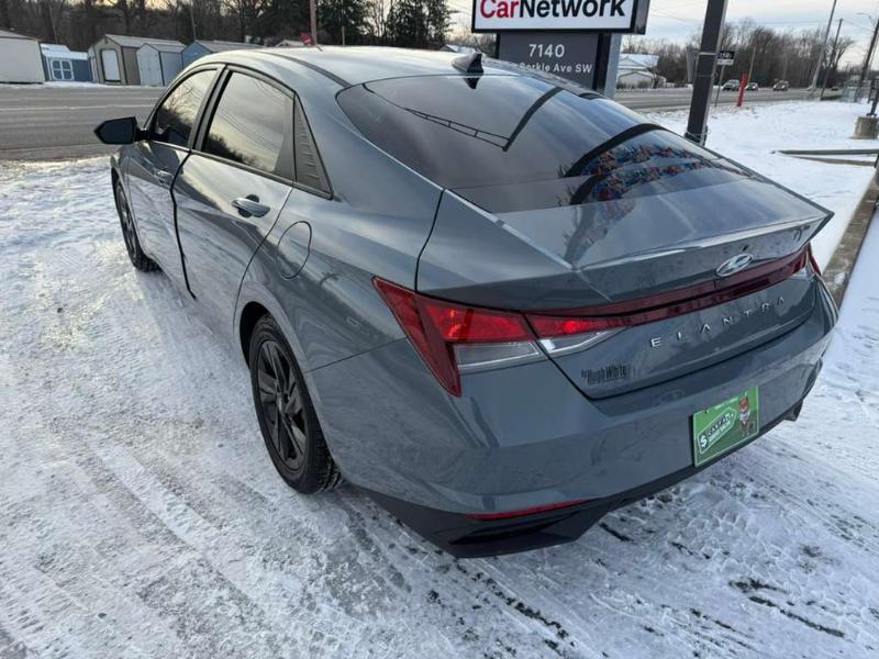 Hyundai Elantra SEL 2021