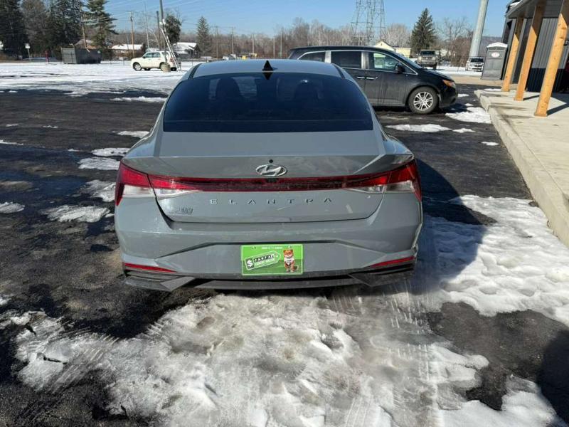 Hyundai Elantra SEL 2021