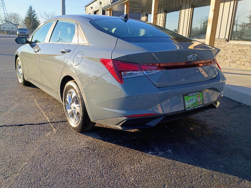 Hyundai Elantra SE 2022