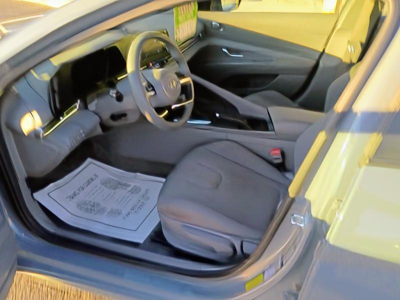 Hyundai Elantra SE 2022