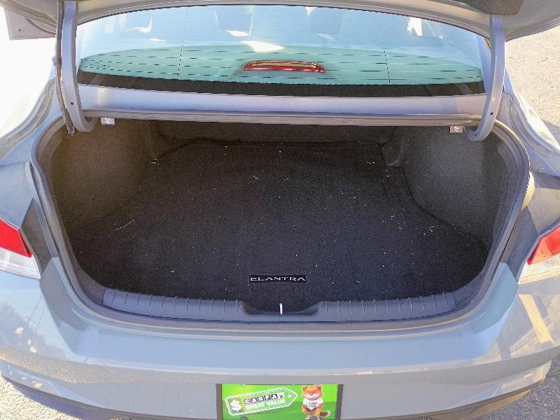 Hyundai Elantra SE 2022