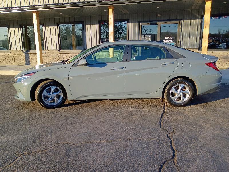 Hyundai Elantra SE 2022