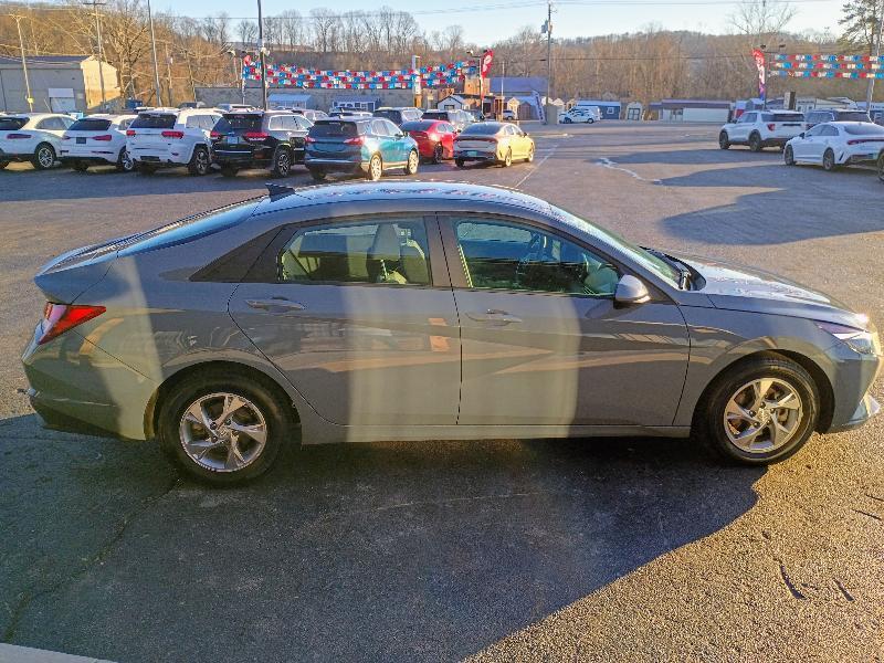 Hyundai Elantra SE 2022