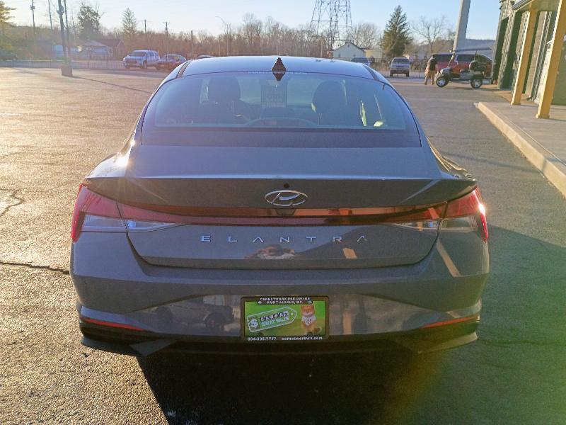 Hyundai Elantra SE 2022