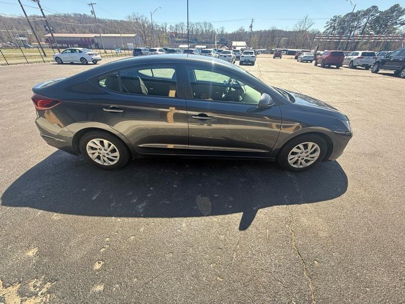 Hyundai Elantra SE 6M 2020