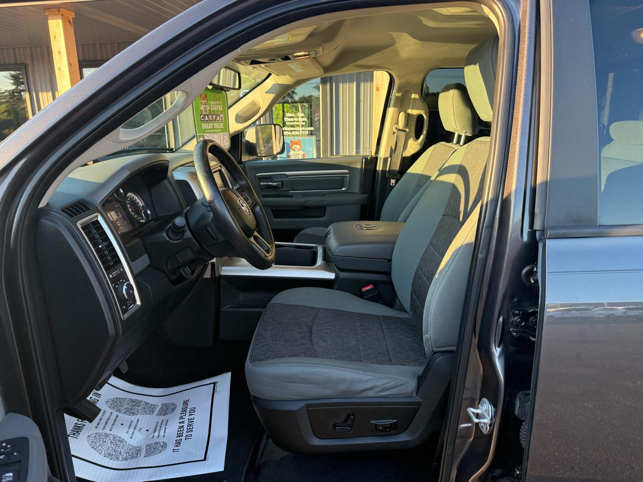 RAM 1500 SLT Quad Cab 4WD 2017