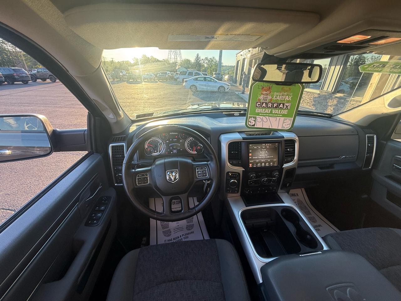 RAM 1500 SLT Quad Cab 4WD 2017