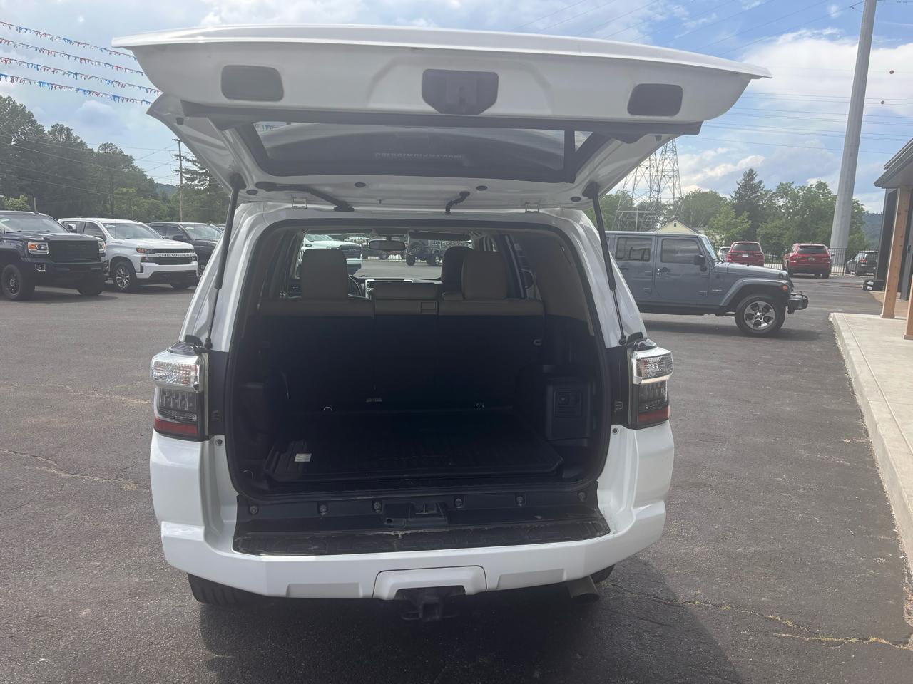 Toyota 4Runner SR5 4WD 2016