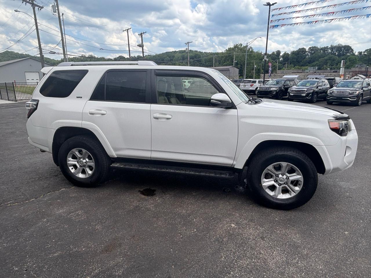 Toyota 4Runner SR5 4WD 2016