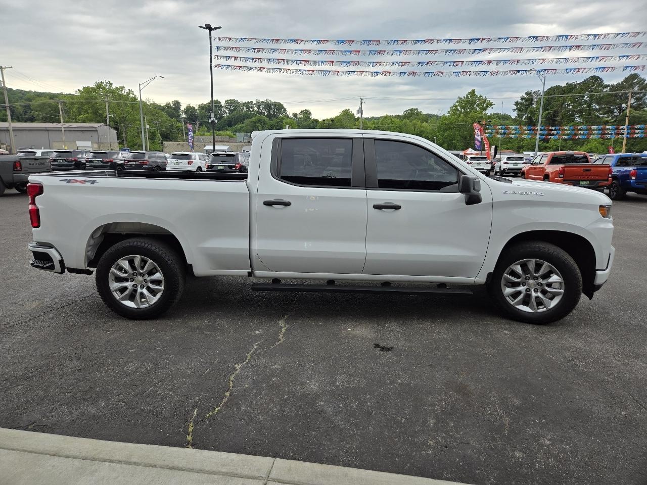 Chevrolet Silverado 1500 Custom Crew Cab Long Box 4WD 2020