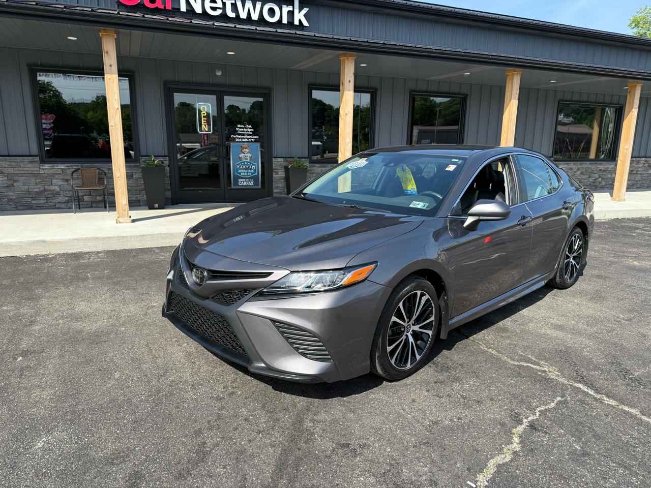 Toyota Camry SE 2020