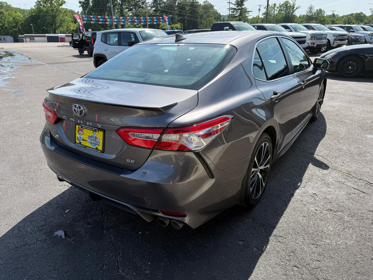 Toyota Camry SE 2020
