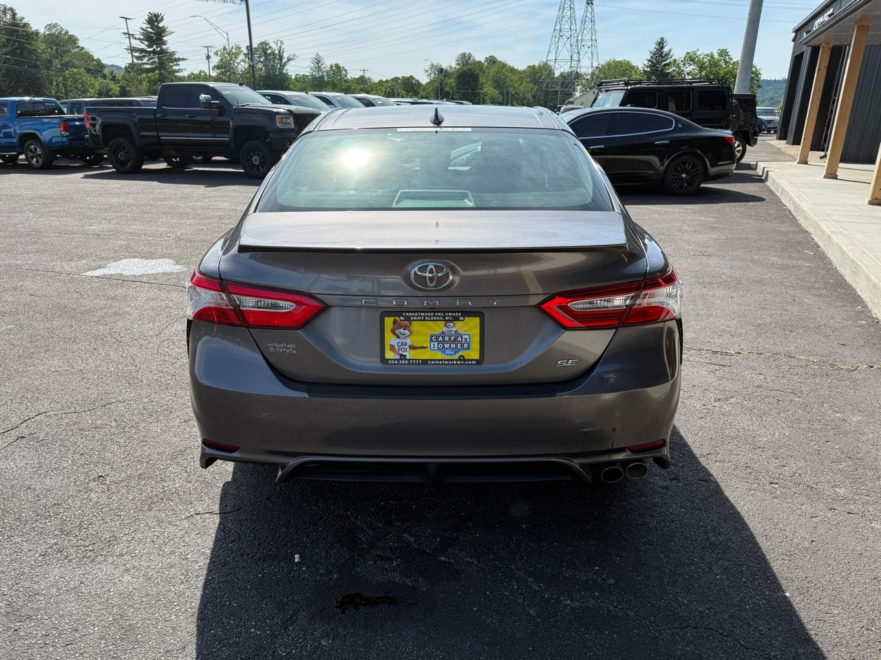 Toyota Camry SE 2020
