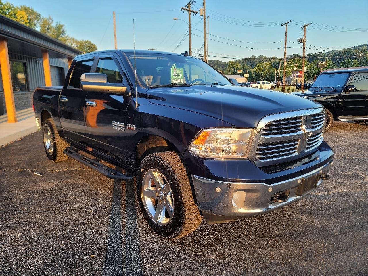RAM 1500 SLT Crew Cab SWB 4WD 2016