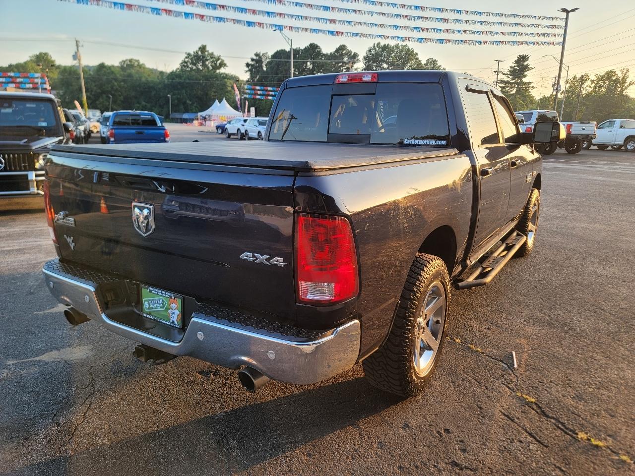 RAM 1500 SLT Crew Cab SWB 4WD 2016
