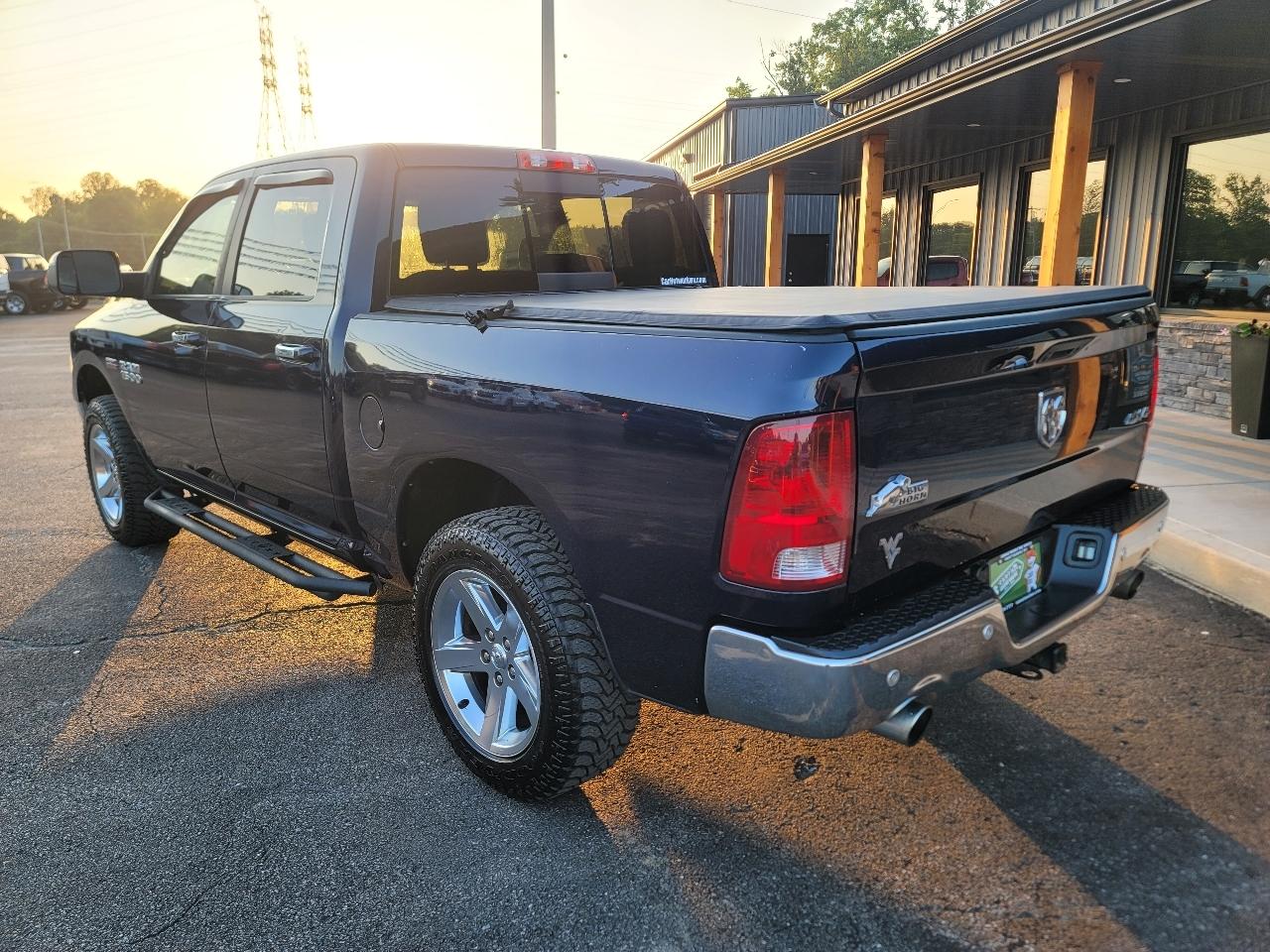 RAM 1500 SLT Crew Cab SWB 4WD 2016