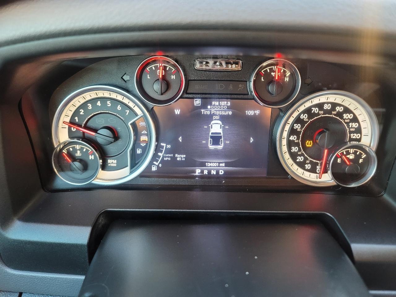 RAM 1500 SLT Crew Cab SWB 4WD 2016