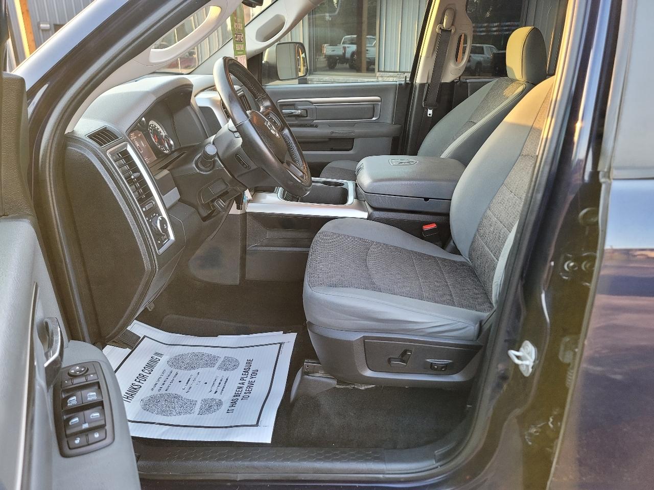 RAM 1500 SLT Crew Cab SWB 4WD 2016