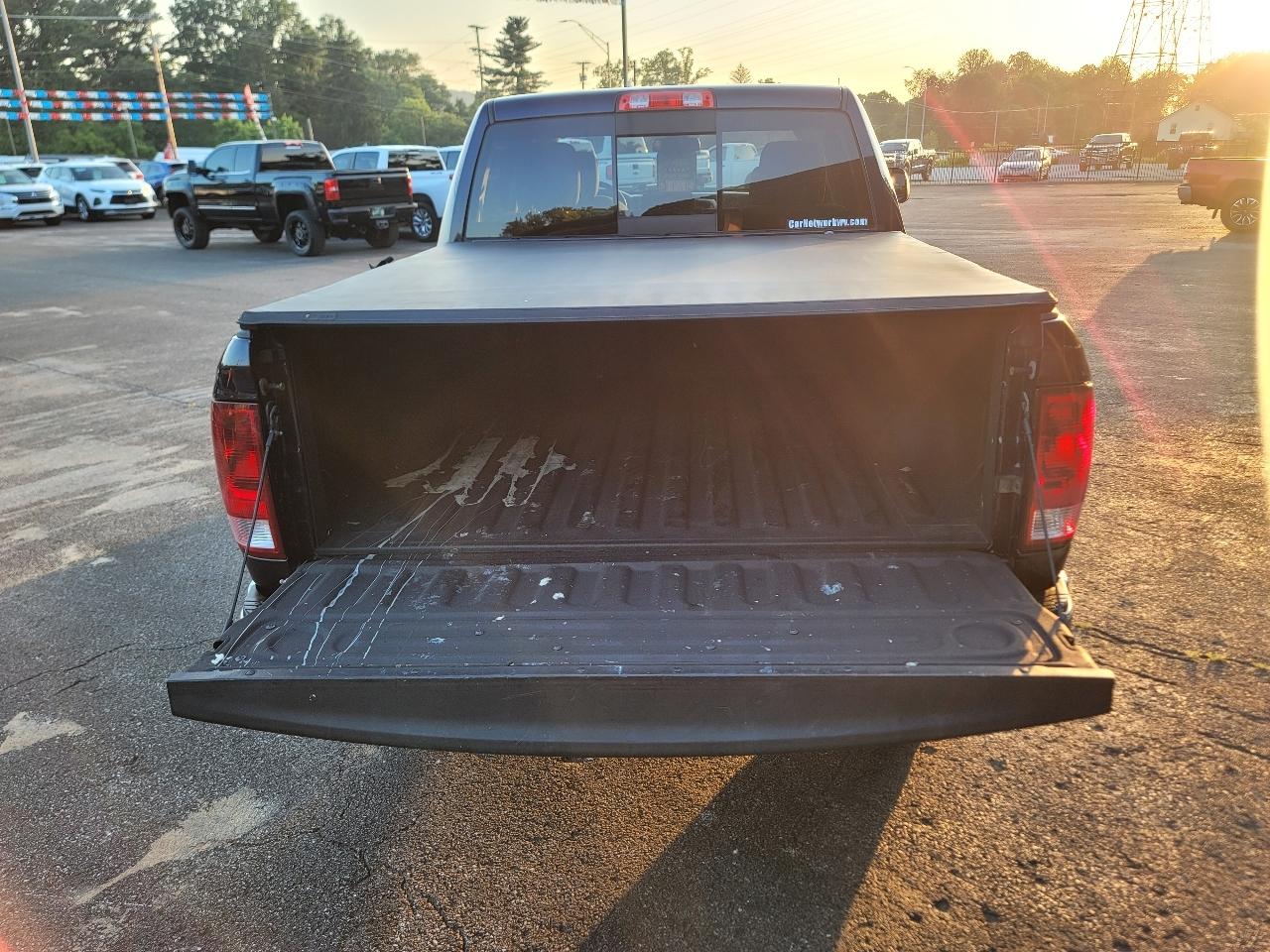 RAM 1500 SLT Crew Cab SWB 4WD 2016