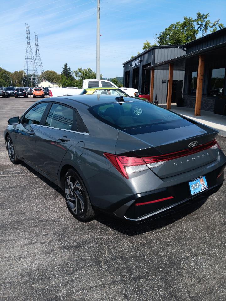 Hyundai Elantra SEL Convenience 2025