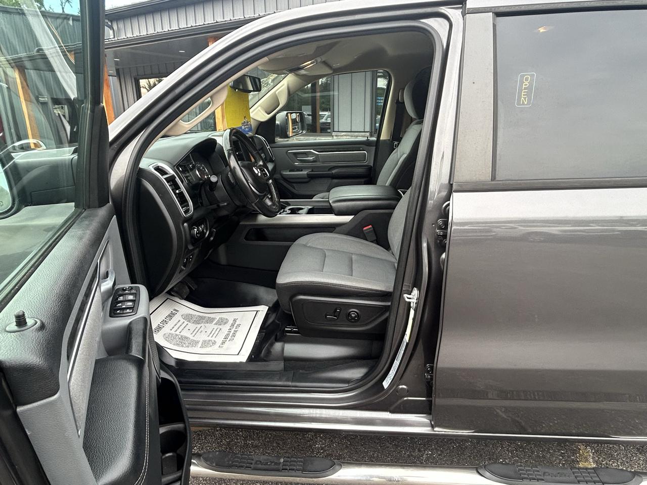 RAM 1500 Big Horn Crew Cab SWB 4WD 2019