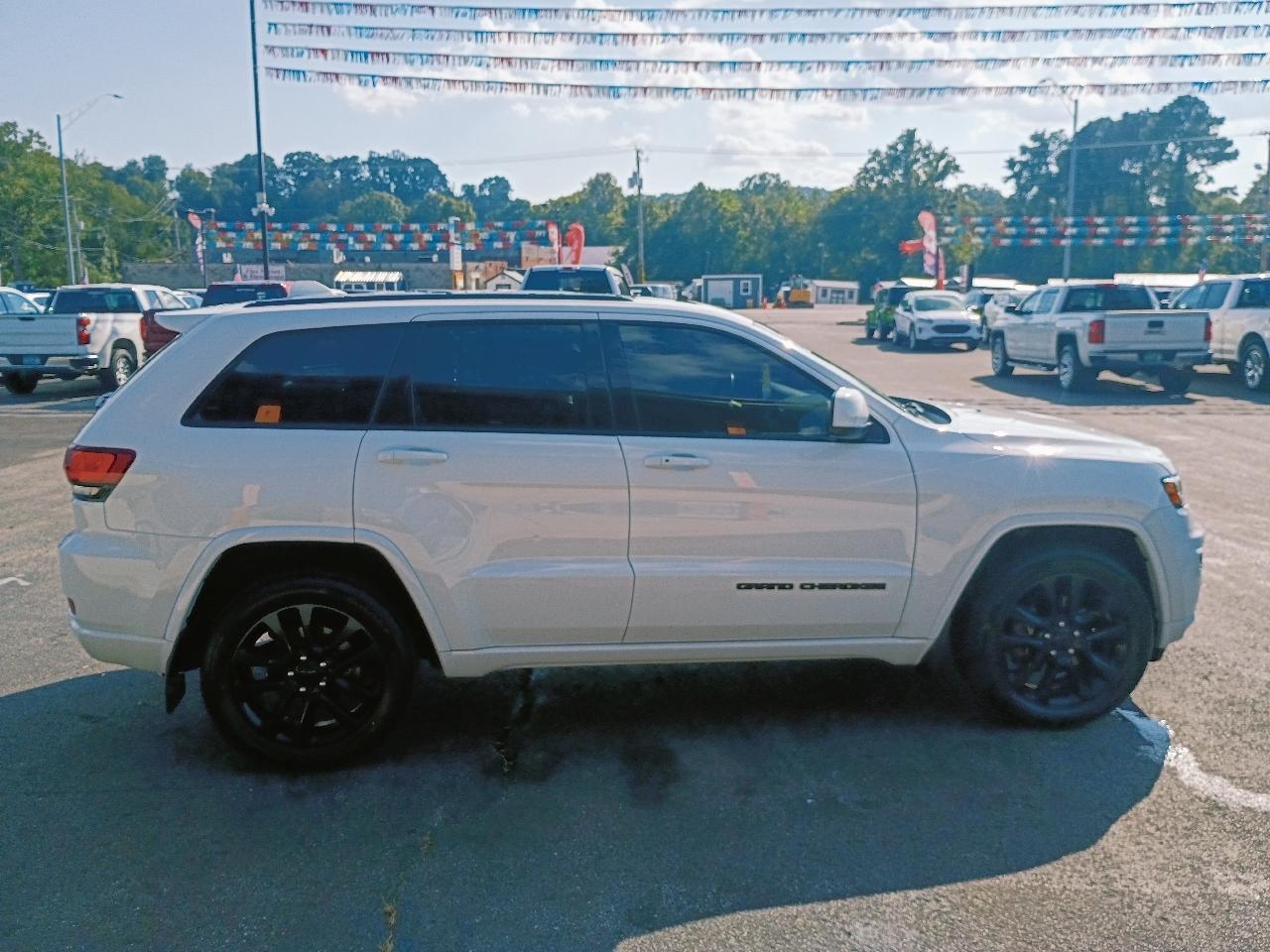 Jeep Grand Cherokee Laredo 4WD 2019