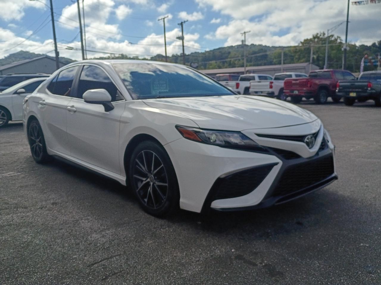 Toyota Camry SE 2021
