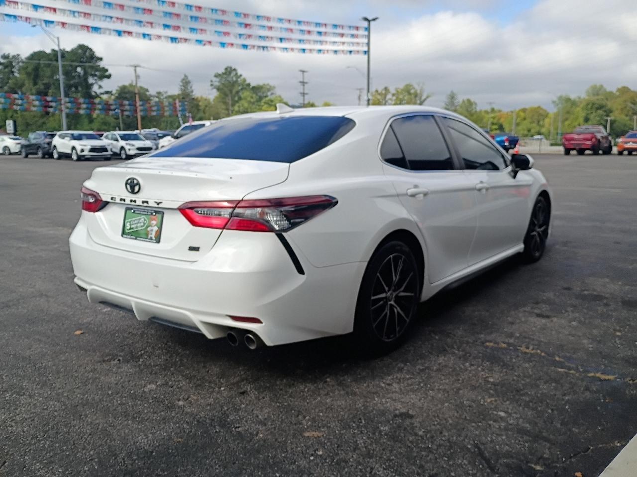 Toyota Camry SE 2021