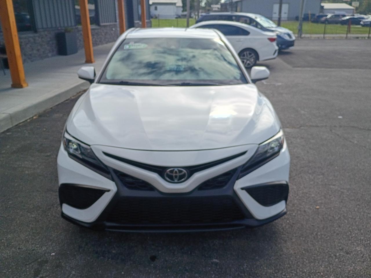 Toyota Camry SE 2021