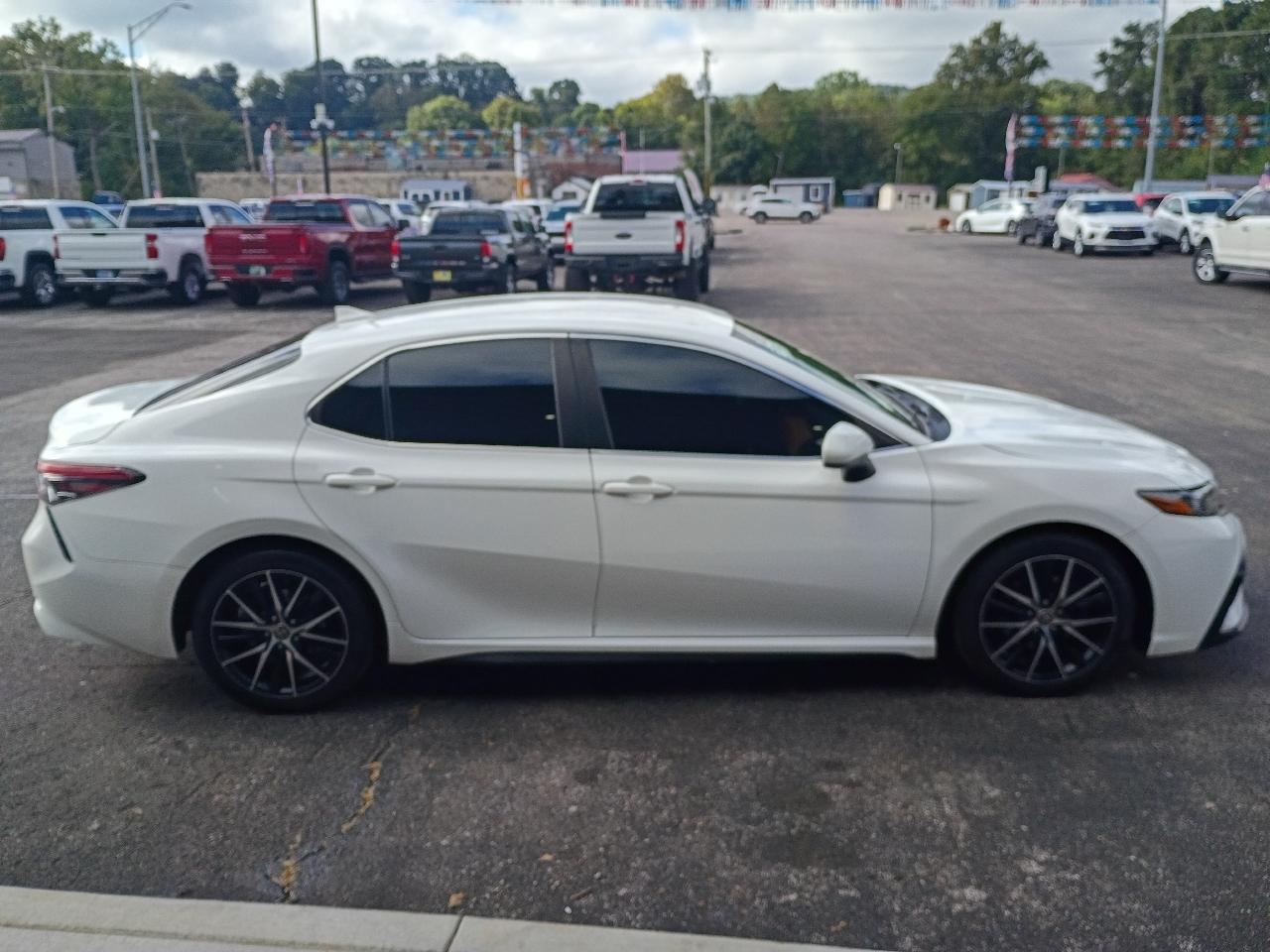 Toyota Camry SE 2021