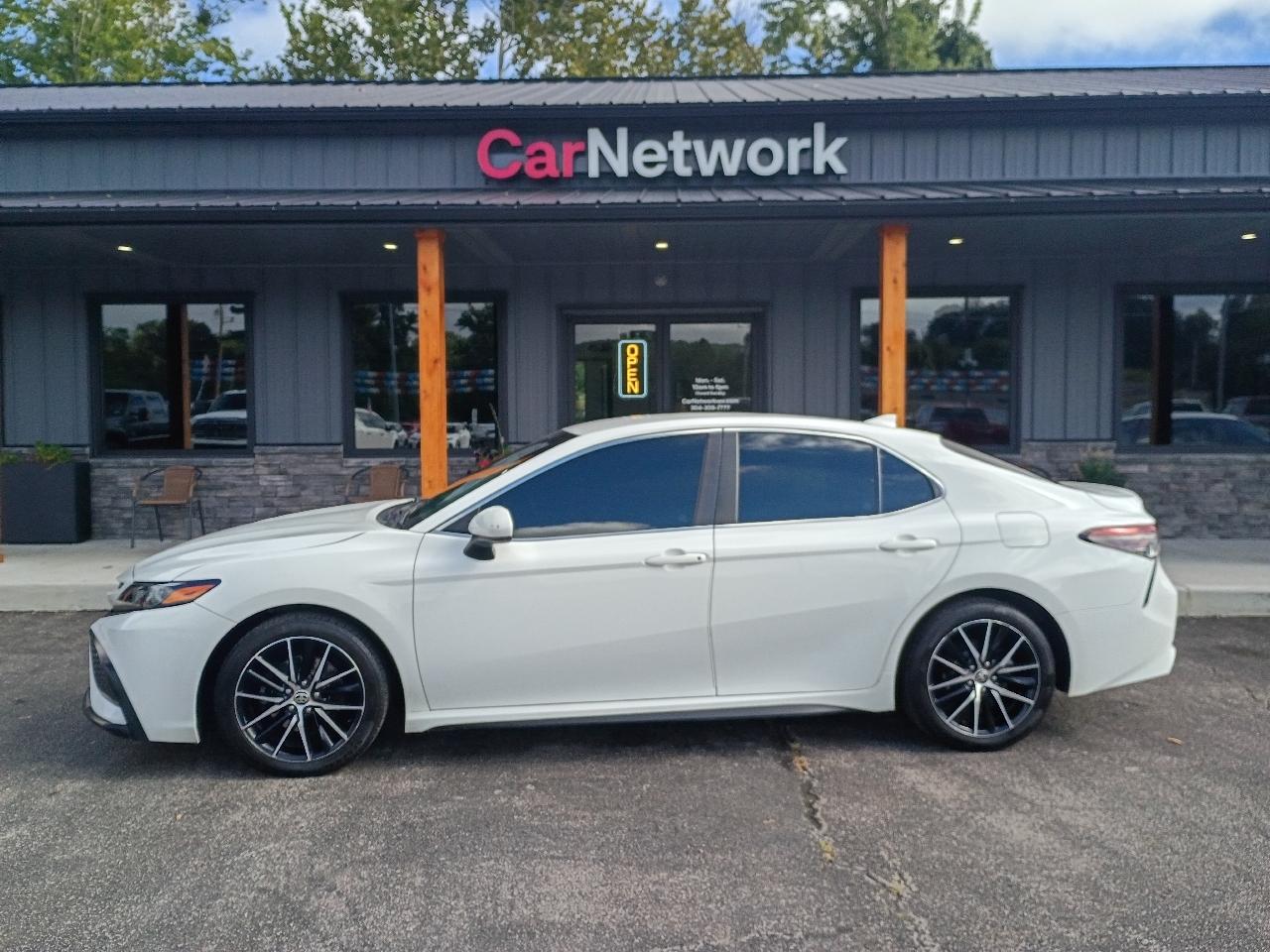 Toyota Camry SE 2021