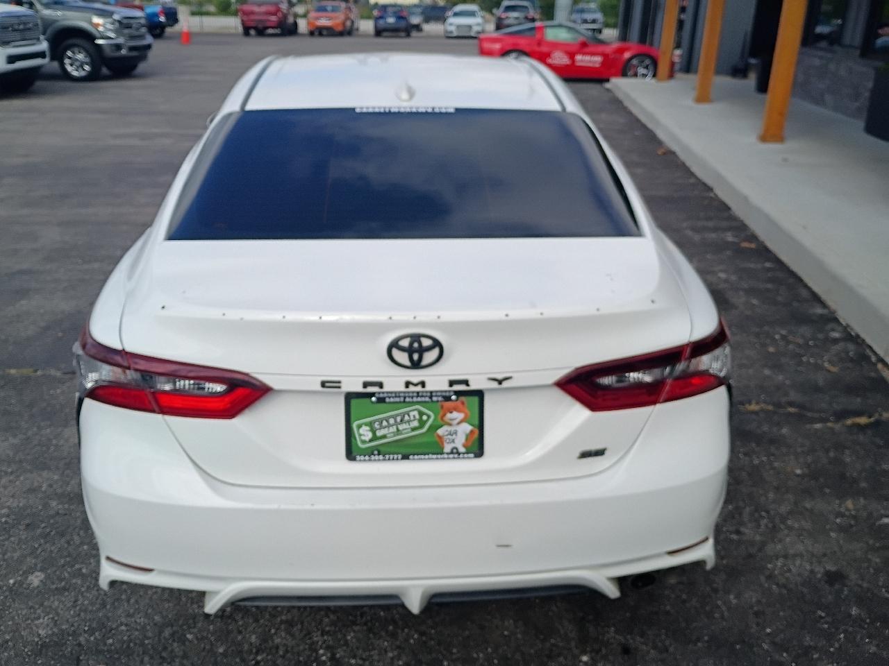 Toyota Camry SE 2021