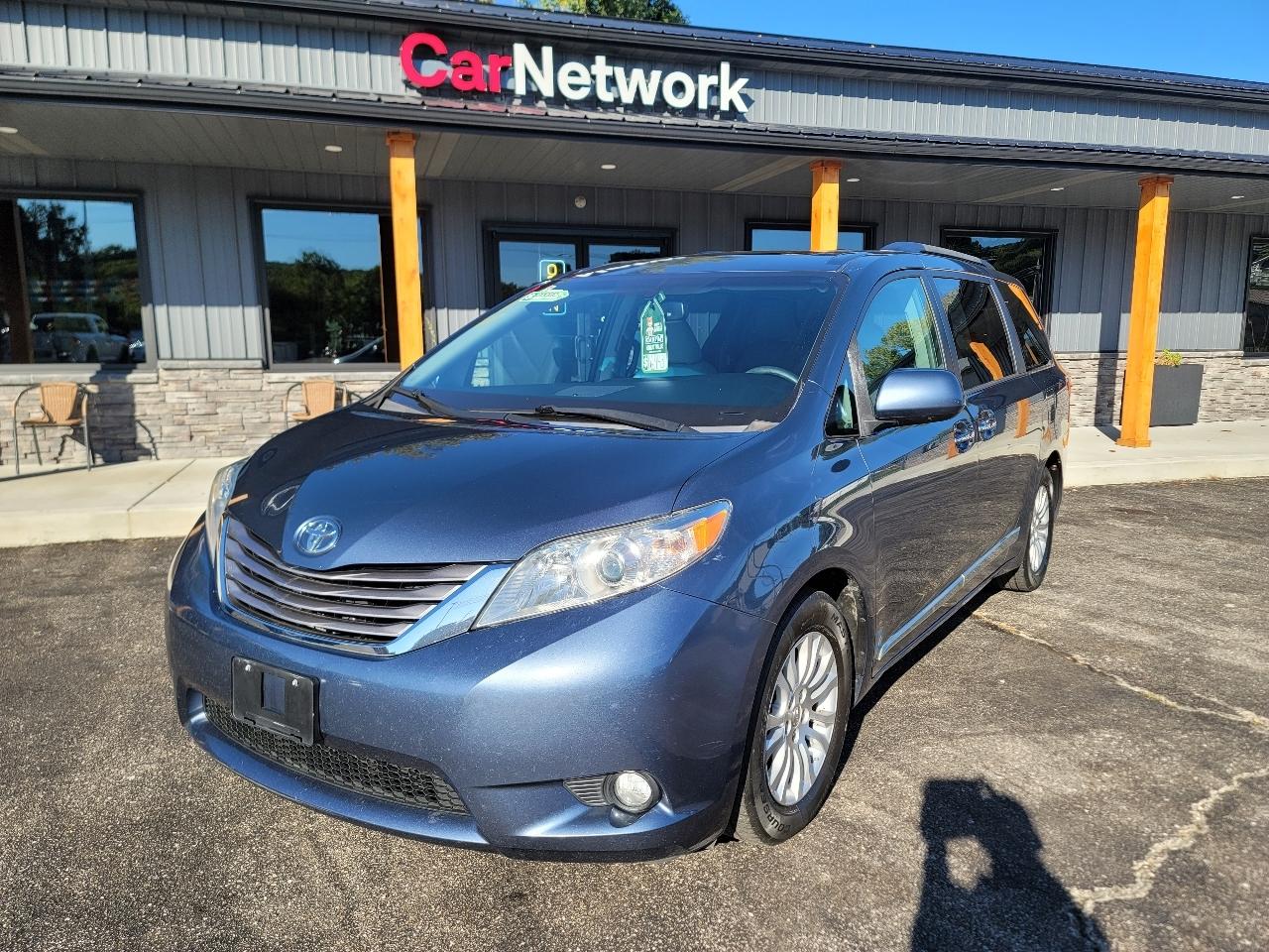 2016 Toyota Sienna XLE FWD 8-Passenger V6