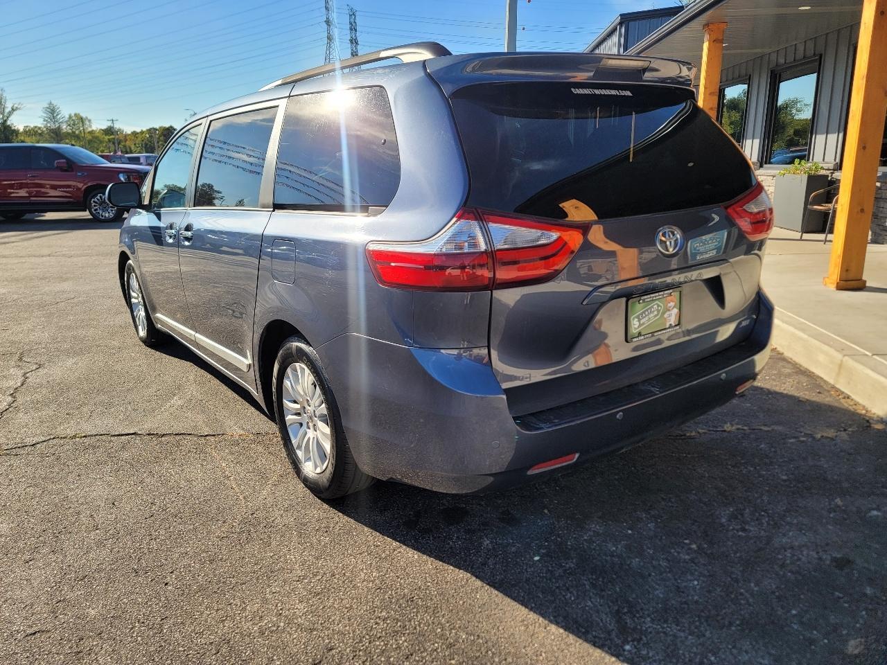 Toyota Sienna XLE FWD 8-Passenger V6 2016