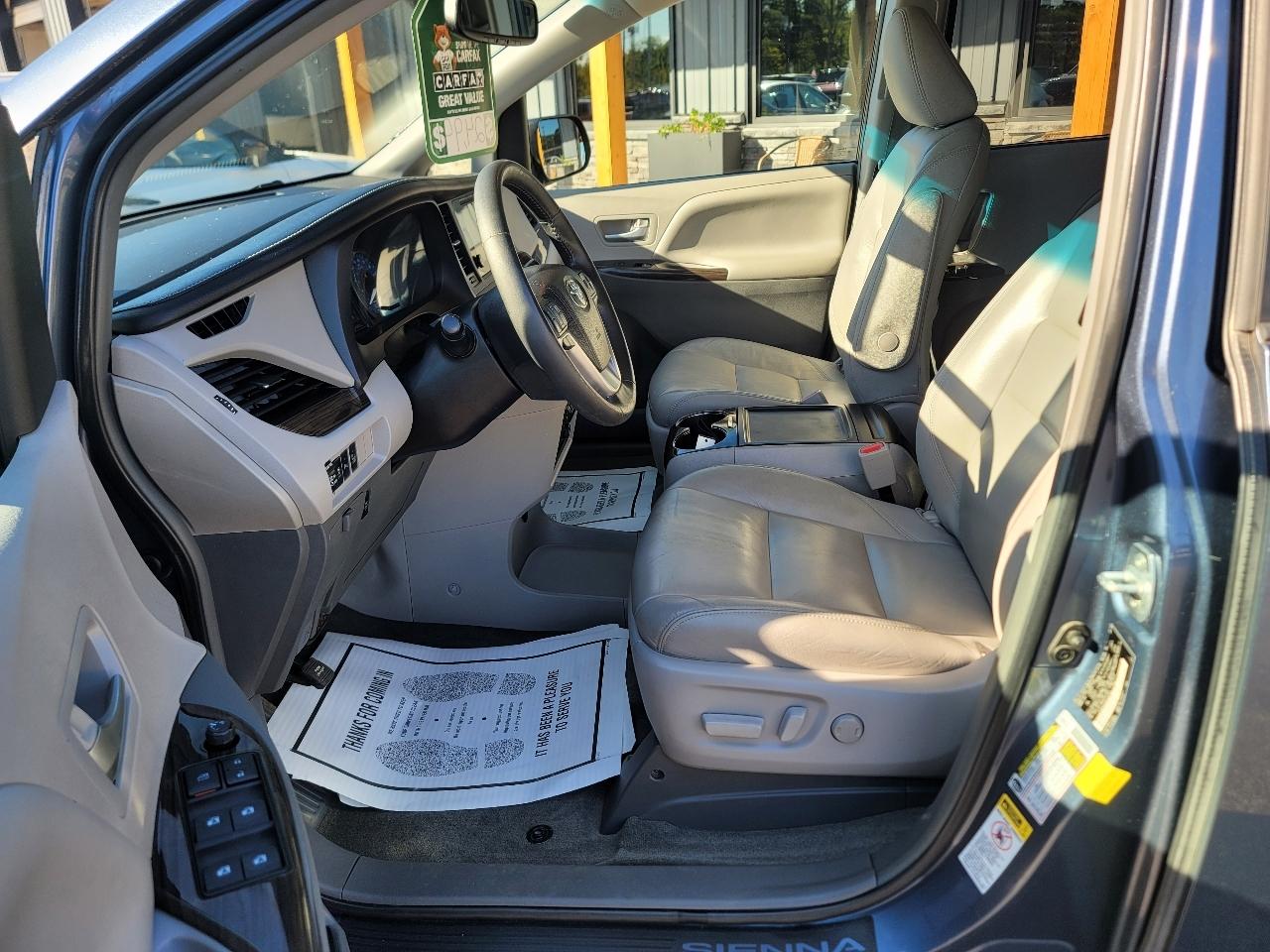 Toyota Sienna XLE FWD 8-Passenger V6 2016