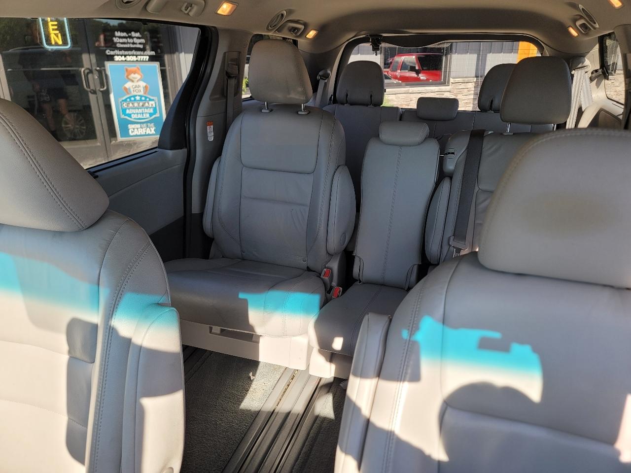 Toyota Sienna XLE FWD 8-Passenger V6 2016