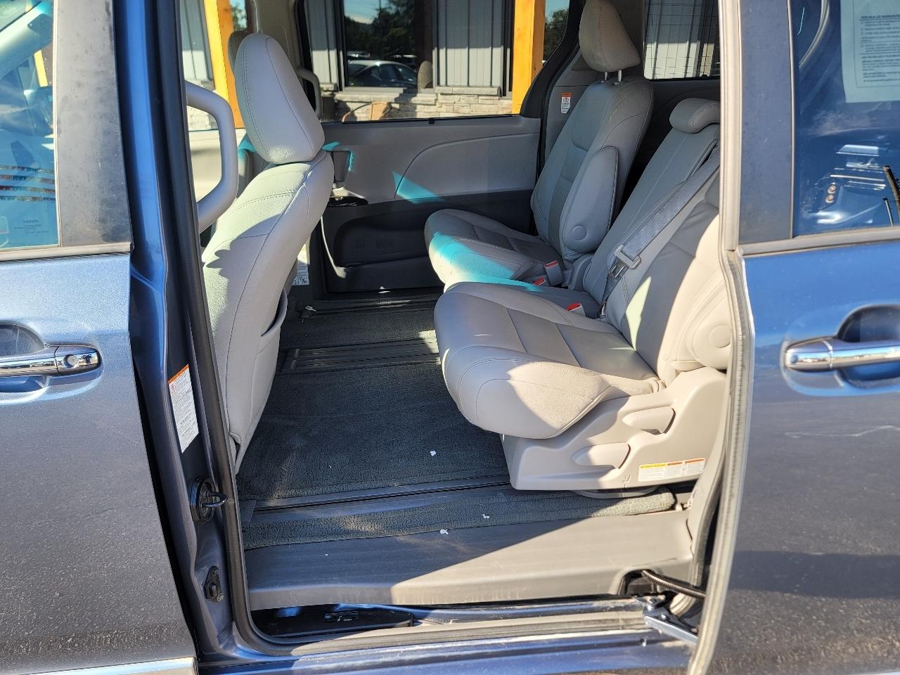 Toyota Sienna XLE FWD 8-Passenger V6 2016