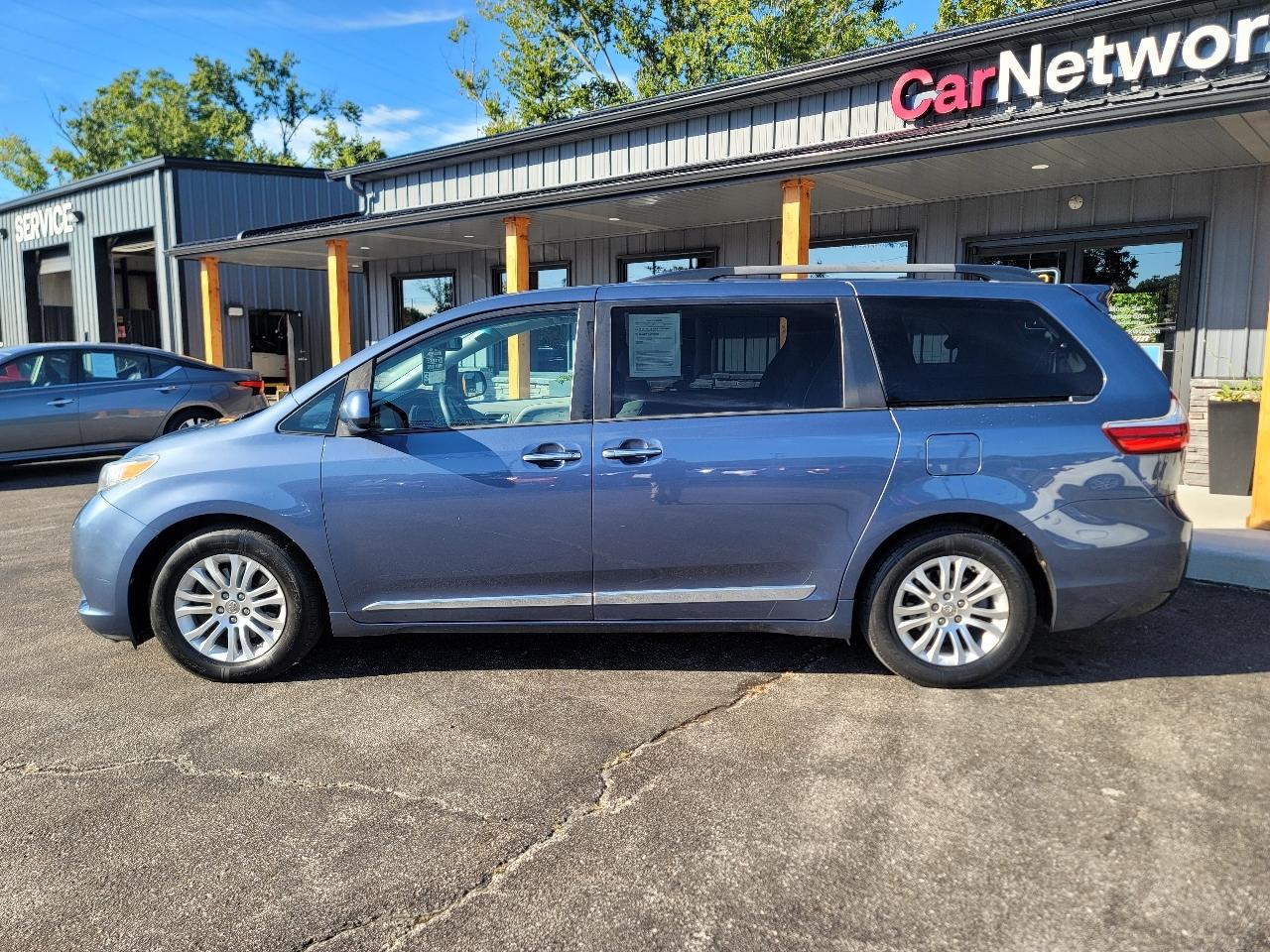 Toyota Sienna XLE FWD 8-Passenger V6 2016