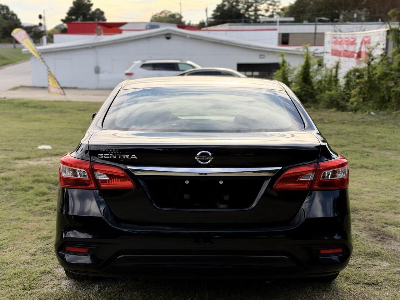 2017 Nissan Sentra S - Photo 10