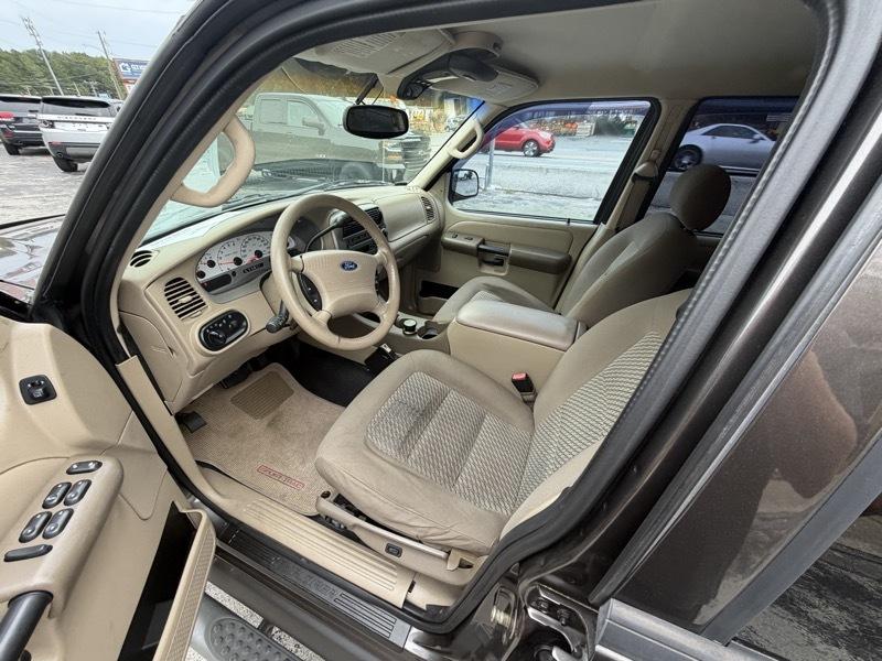 Ford Explorer Sport Trac XLS 2WD 2005