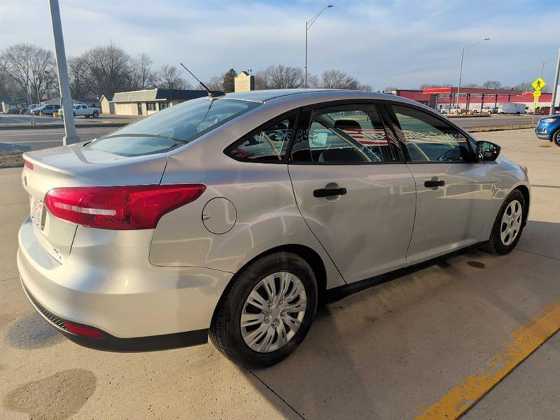 Ford Focus S Sedan 2016