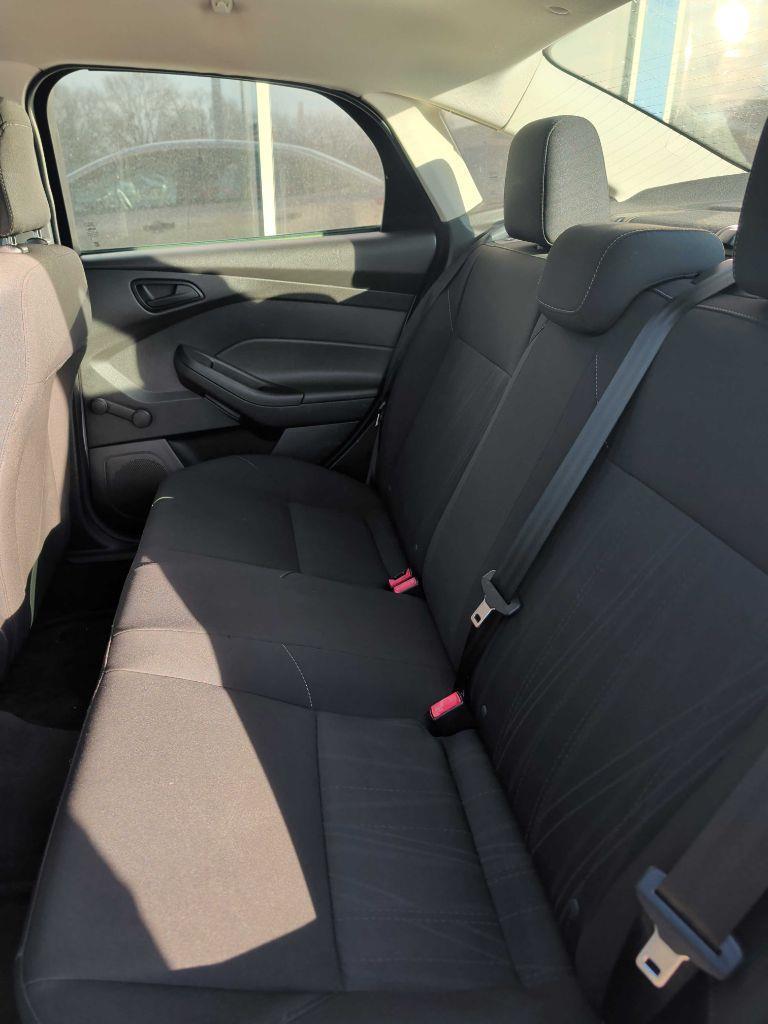 Ford Focus S Sedan 2016