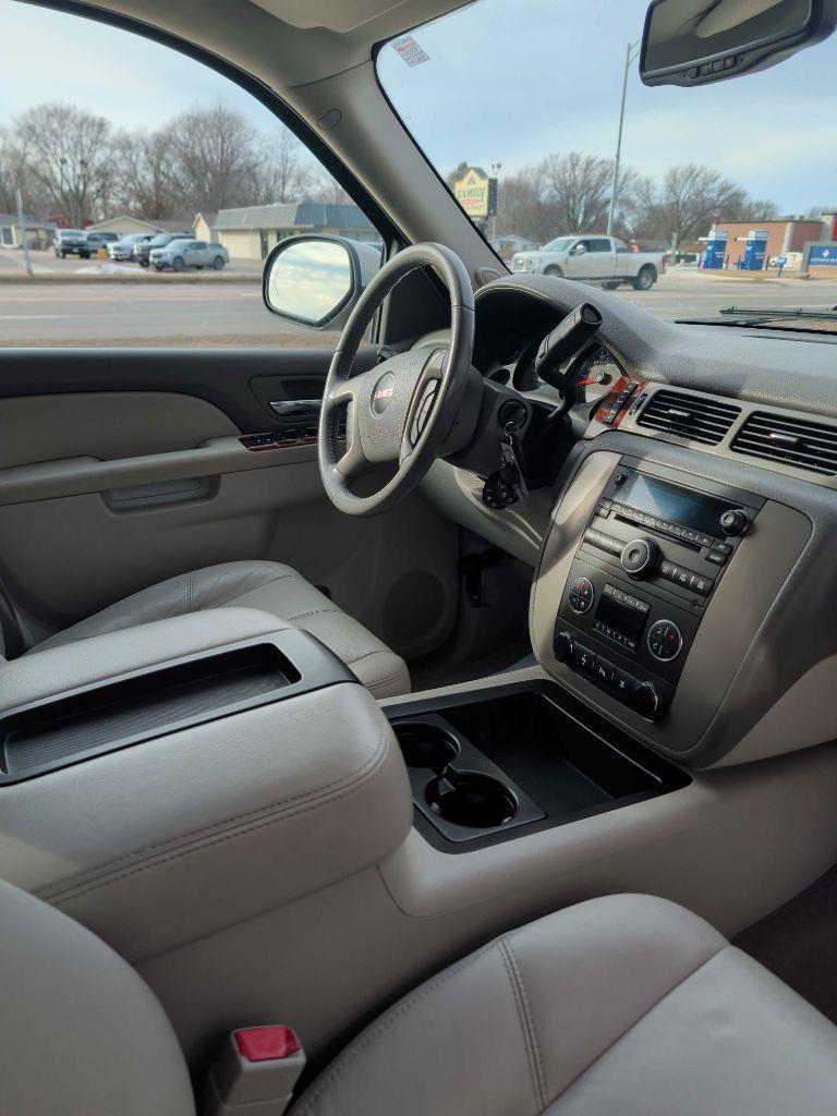 GMC Yukon SLT1 4WD 2011